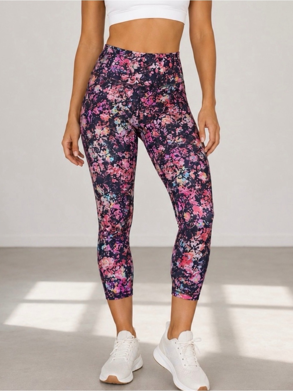 Lululemon Base Pace High-Rise Crop 23” Leggings Stencil Blossom Red Sz 6 EUC